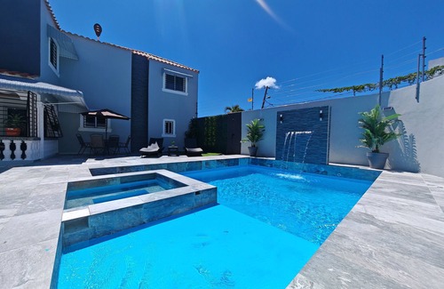 Santo Domingo Este Villa | Spacious 5-bedroom villa with private Pool, Jacuzzi, AC, WiFi, BBQ, in SD Este