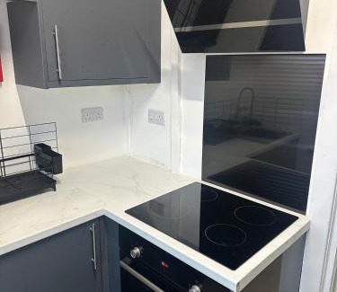 Warrington Apartamento | Spacious 5-BD Flat | Sleeps 10 | Parking & WiFi