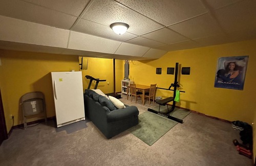Butte Des Morts Casa | Spacious 5-bdrm house with WiFi, fitness room in amazing Oshkosh great for EAA!