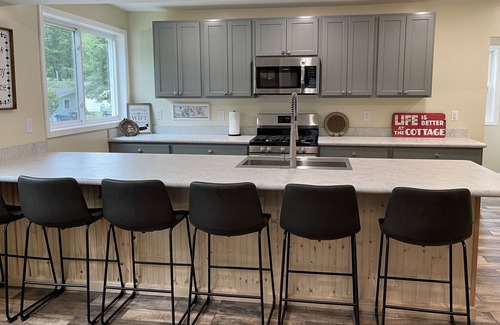 Fair Haven Casa | Spacious 5 bdrm Retreat Steps to Lake Ontario & Fair Haven State Park Sleeps 10!