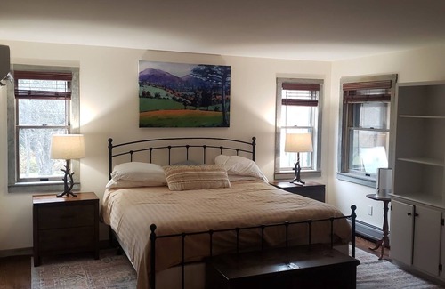 South Londonderry Cabina | Spacious 5-bedroom lodge in private South Londonderry with WiFi, AC