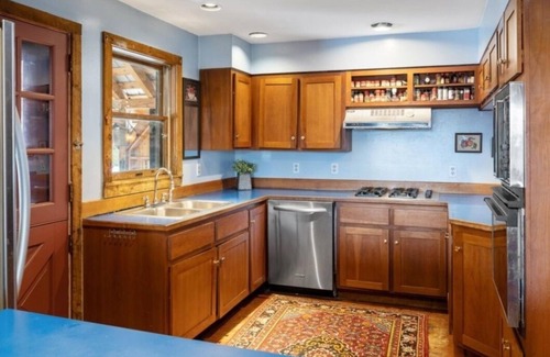 South Londonderry Cabina | Spacious 5-bedroom lodge in private South Londonderry with WiFi, AC