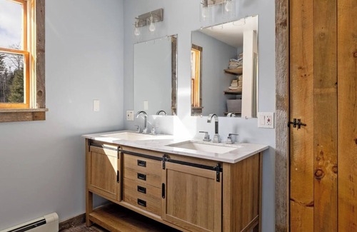 South Londonderry Cabina | Spacious 5-bedroom lodge in private South Londonderry with WiFi, AC