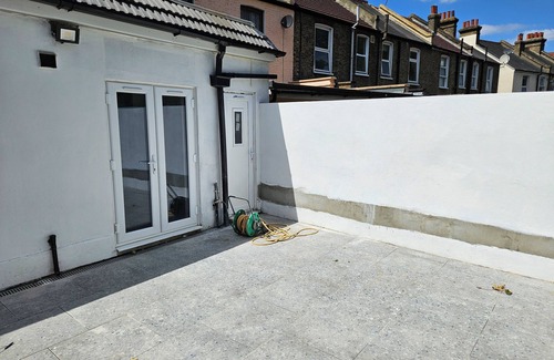 West Thornton Casa | Spacious 5 bedroom and 5 bathroom home in Croydon