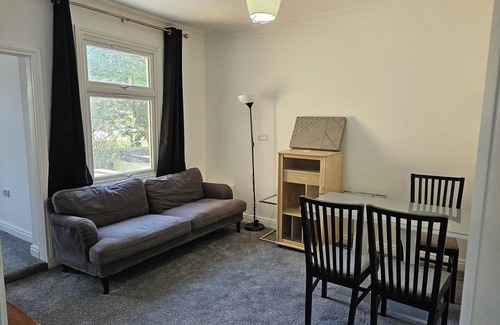 West Thornton Casa | Spacious 5 bedroom and 5 bathroom home in Croydon