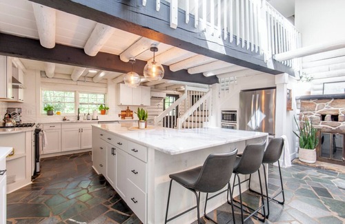 Mountain Valley Cabina | Spacious 5-bedroom Cabin on 12 acres close to Wineries/Breweries/Hiking