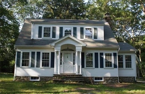Kingston Casa | Spacious 5-bedroom house in charming South Kingstown with WiFi, AC