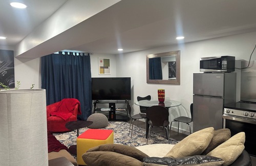 West Des Moines Casa | Spacious 5-bedroom house in welcoming West Des Moines with AC