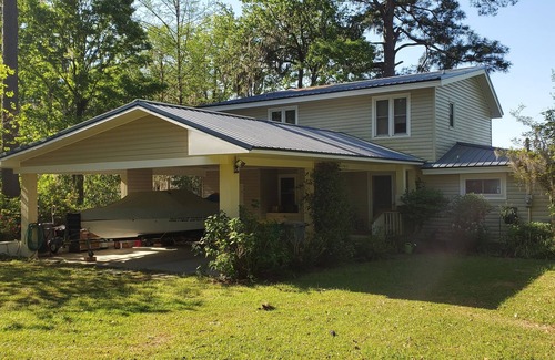 White Lake Casa | Spacious 5-bedroom lakefront house in White Lake, NC.