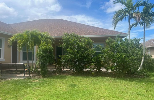 Port Saint Lucie Casa | SPACIOUS 5 BEDROOM RESIDENCE "GATHERINGS ALLOWED"