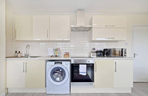Mile End Apartamento | Spacious 5-Bedroom – 3 Mins Walk from Mile End Station