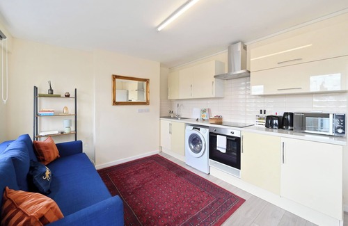 Mile End Apartamento | Spacious 5-Bedroom – 3 Mins Walk from Mile End Station