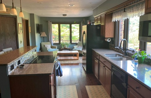 Howell Casa | Spacious 5-bedroom, 4 bath house on 10 acres in Charming Hartland