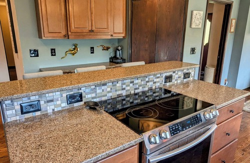 Howell Casa | Spacious 5-bedroom, 4 bath house on 10 acres in Charming Hartland