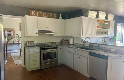 Allouez Casa | Spacious 5-bedroom Allouez Home - 6 min drive to Lambeau