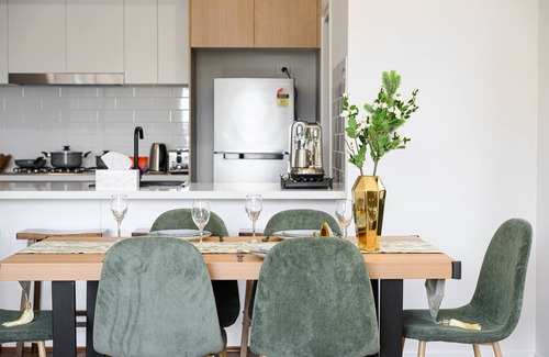 West Hoxton Casa | Spacious 5-bedroom building with AC, WiFi in lovely Austral