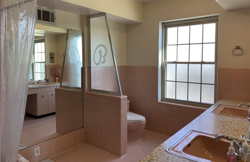 Lindenwood Park Condominio | Spacious 5-bedroom condo with AC and WiFi in beautiful St. Louis