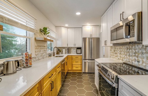Alexandria West Casa | Spacious 5-bedroom house with AC, WiFi in delightful Alexandria