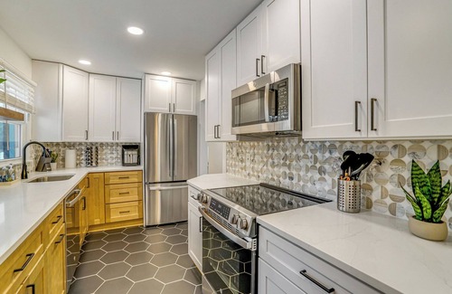 Alexandria West Casa | Spacious 5-bedroom house with AC, WiFi in delightful Alexandria