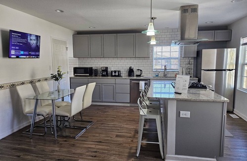 Des Moines Casa | Spacious 5-bedroom house with Ping Pong Table and Wifi in awesome Des Moines