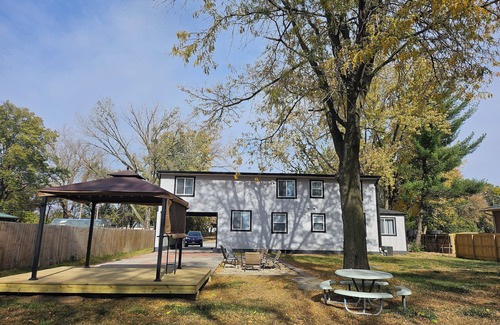 Des Moines Casa | Spacious 5-bedroom house with Ping Pong Table and Wifi in awesome Des Moines