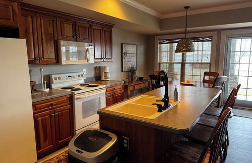 Lake Oconee Casa | Spacious 5-bedroom home on Lake Oconee, 79 miles from The Masters