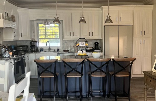 North Massapequa Casa | Spacious 5-bedroom house in charming Massapequa with AC