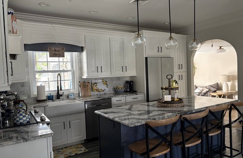 North Massapequa Casa | Spacious 5-bedroom house in charming Massapequa with AC