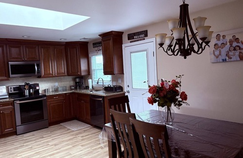 North Massapequa Casa | Spacious 5-bedroom house in charming Massapequa with AC