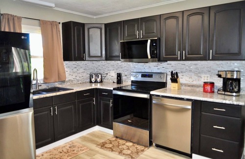 Shell Knob Casa | Spacious 5-bedroom house. Game Room. Travel Themed Bedrooms. 1 mile from lake.