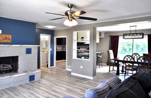 Shell Knob Casa | Spacious 5-bedroom house. Game Room. Travel Themed Bedrooms. 1 mile from lake.
