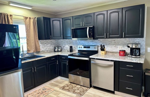 Shell Knob Casa | Spacious 5-bedroom house. Game Room. Travel Themed Bedrooms. 1 mile from lake.