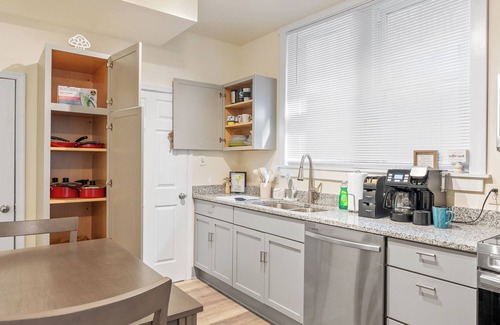 Wilmington Casa | Spacious 5-bedroom house in charming Wilmington with WiFi, AC