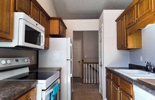 Camdenton Casa | Spacious 5-bedroom house in charming Camdenton with AC, WiFi