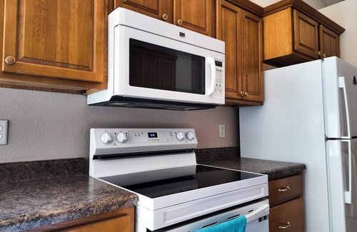 Camdenton Casa | Spacious 5-bedroom house in charming Camdenton with AC, WiFi