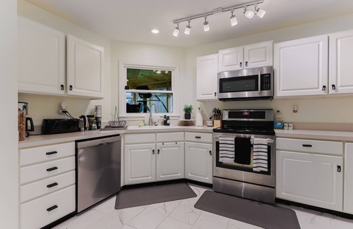 Lexington Casa | Spacious 5-bedroom house with fitness room in charming Lexington