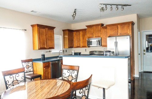 Southaven Casa | Spacious 5-bedroom house with WiFi, AC and parking in peaceful Southaven.