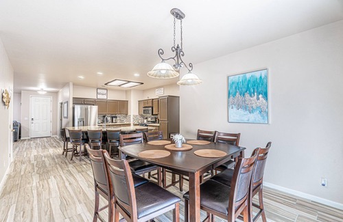 Raisin Casa | Spacious 5-Bedroom home w/ Pool & Hot Tub