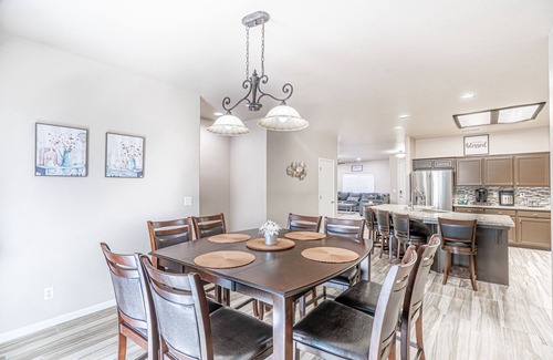 Raisin Casa | Spacious 5-Bedroom home w/ Pool & Hot Tub