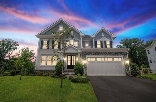 Herndon Casa | Spacious 5-bedroom home, Family Friendly in delightful Oak Hill