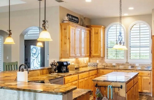Converse Casa | Spacious 5 bedroom home in Schertz, Texas! 20 min from downtown San Antonio!
