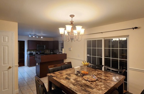 Bushkill Casa | Spacious 5-bedroom house enjoyable Bushkill w/ AC - game room - WiFi -EV charger
