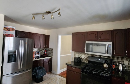 Bushkill Casa | Spacious 5-bedroom house enjoyable Bushkill w/ AC - game room - WiFi -EV charger