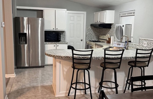 Kirtland Casa | Spacious 5-bedroom house with two living areas