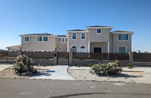 Lancaster Casa | Spacious 5-bedroom house with AC and WiFi in delightful Palmdale