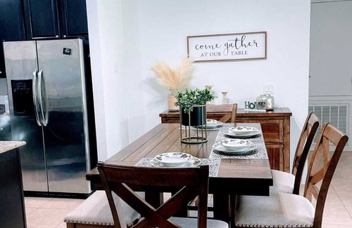 Palmetto Casa | Spacious 5-bedroom house with AC and WiFi in charming Palmetto