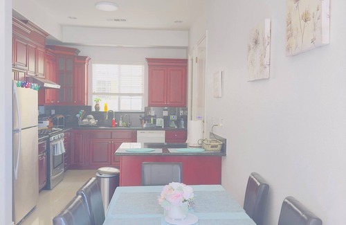 San Gabriel Casa | Spacious 5-bedroom house in charming San Gabriel with Tasla charging