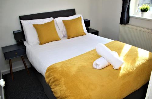 Aylesbury Casa | Spacious 5 Bedroom House Close To Town Center
