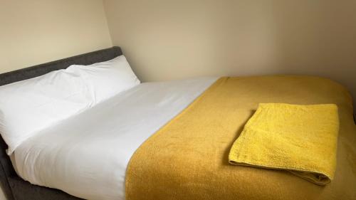 Aylesbury Casa | Spacious 5 Bedroom House Close To Town Center