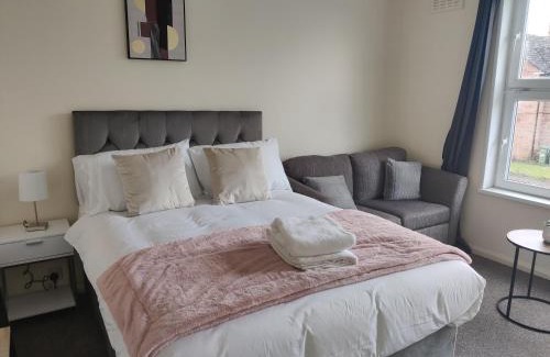 Aylesbury Casa | Spacious 5 Bedroom House Close To Town Center
